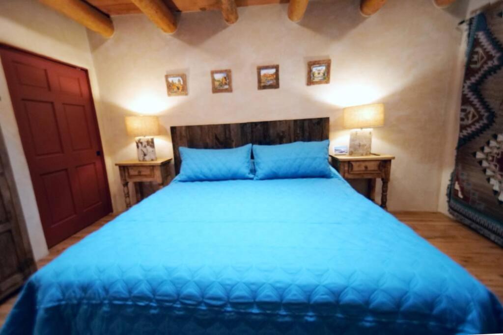 Santa Fe Oasis: Cozy Retreat with Hot Tub Near Town Square Exterior photo