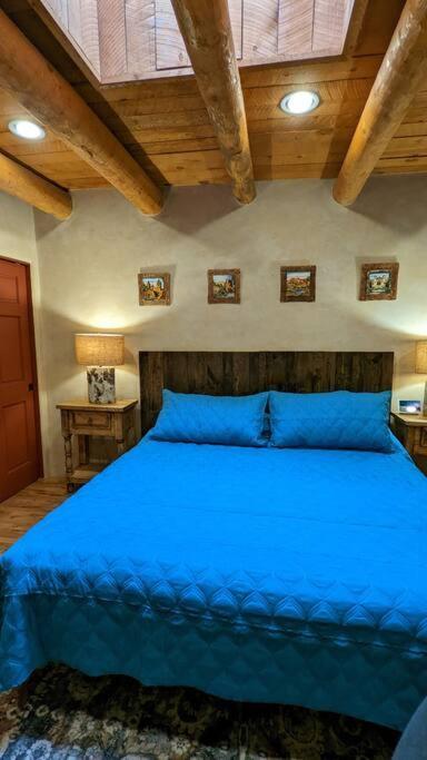 Santa Fe Oasis: Cozy Retreat with Hot Tub Near Town Square Exterior photo